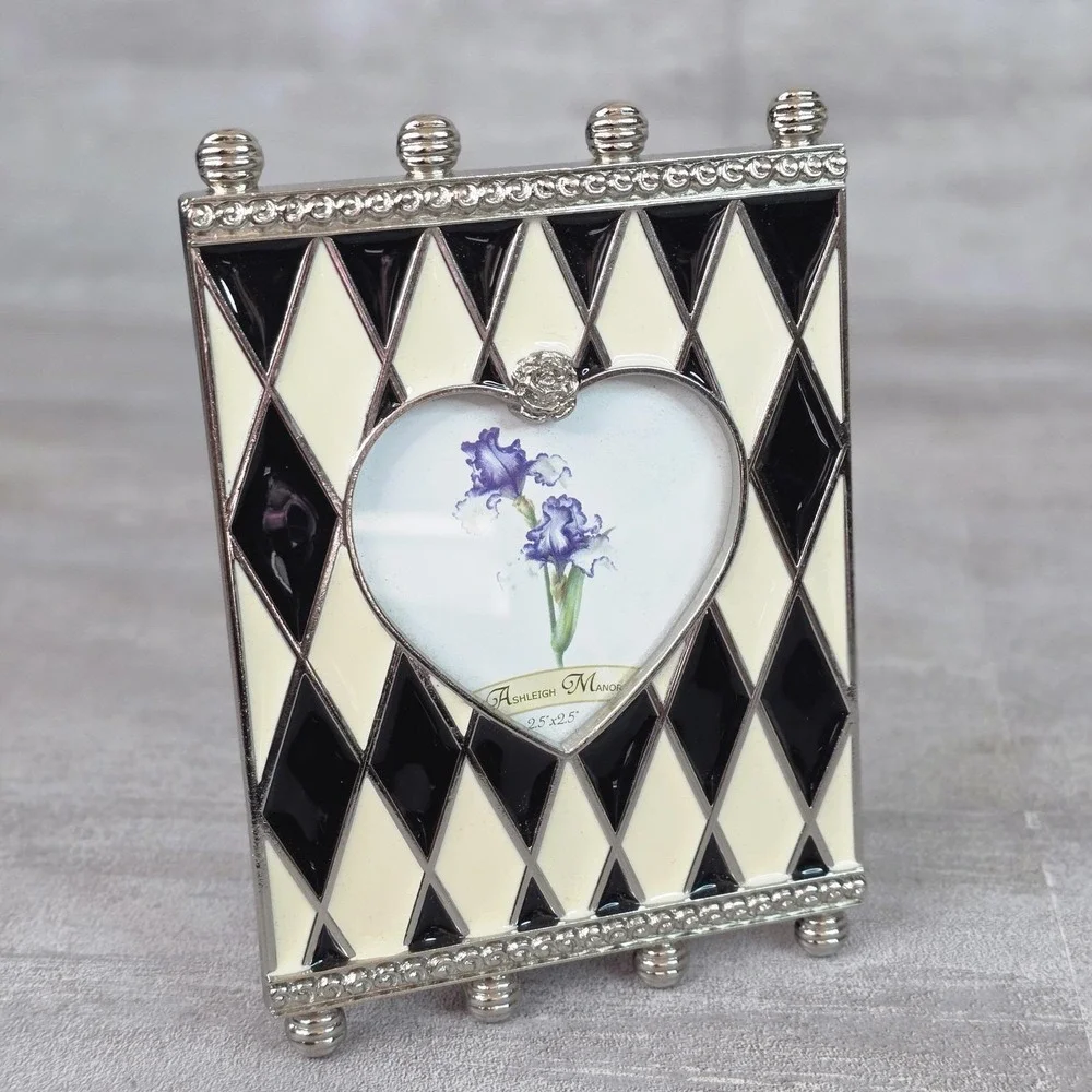 Ashleigh Manor black cream harlequin enamel Frame heart-shaped Photo 3x3